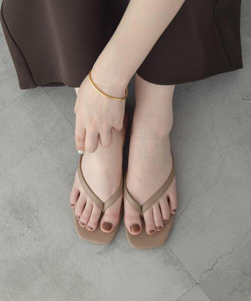 URBAN RESEARCH Sonny Label(アーバンリサーチサニーレーベル)の「軽量フラットトングサンダル(サンダル・レディース・ベージュ/ブラック/ブラウン・LARGE/SMALL/MEDIUM)」の3枚目の写真