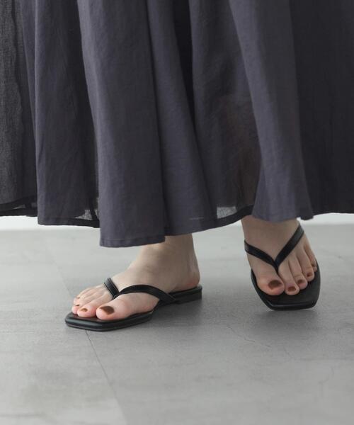 URBAN RESEARCH Sonny Label(アーバンリサーチサニーレーベル)の「軽量フラットトングサンダル(サンダル・レディース・ベージュ/ブラック/ブラウン・LARGE/SMALL/MEDIUM)」の1枚目の写真
