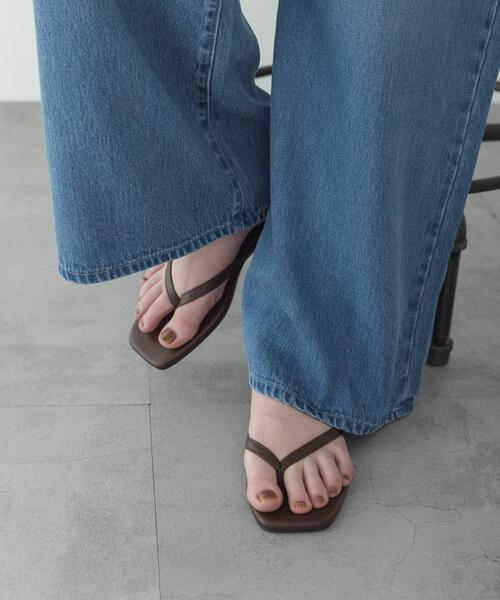 URBAN RESEARCH Sonny Label(アーバンリサーチサニーレーベル)の「軽量フラットトングサンダル(サンダル・レディース・ベージュ/ブラック/ブラウン・LARGE/SMALL/MEDIUM)」の17枚目の写真
