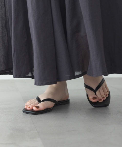 URBAN RESEARCH Sonny Label（アーバンリサーチサニーレーベル）の「軽量フラットトングサンダル（サンダル・レディース・ベージュ/ブラック/ブラウン・LARGE/SMALL/MEDIUM）」の2枚目の写真