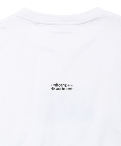 uniform experiment（ユニフォームエクスペリメント）の「【uniform experiment/ユニフォームエクスペリメント】MICHAEL CHERNO: RED VASE TEE（Tシャツ/カットソー・メンズ・ホワイト/ブラック・1/2）」の5枚目の写真