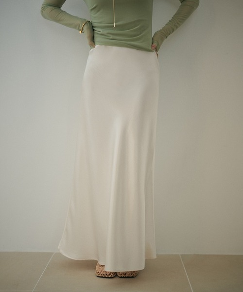 LAULEN（ローレン）の「satin narrow flare long skirt /サテンナローフレアロングスカート（スカート・レディース・アイボリー/ライトグリーン/ラベンダー・S/M）」の2枚目の写真