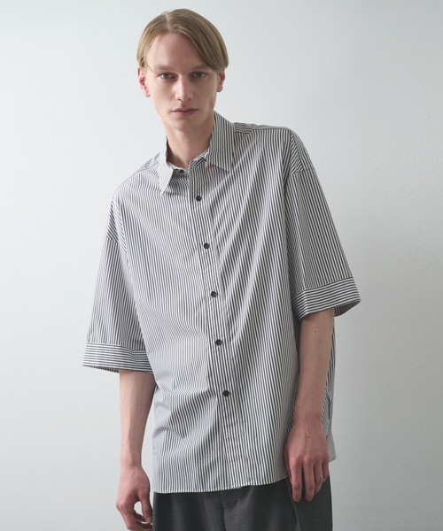 STUDIOUS(ステュディオス)の「【STUDIOUS】竹からできた素材 BAMBOO RAYON SHIRTS(シャツ/ブラウス・メンズ・ダークグレー/ブラック/ストライプ/ホワイト・2/1)」の4枚目の写真