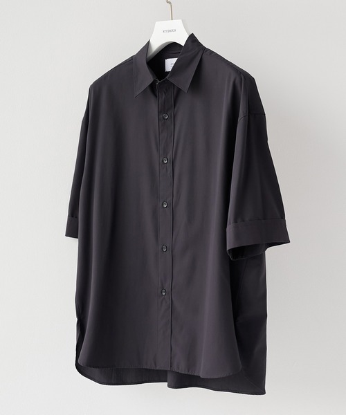 STUDIOUS(ステュディオス)の「【STUDIOUS】竹からできた素材 BAMBOO RAYON SHIRTS(シャツ/ブラウス・メンズ・ダークグレー/ブラック/ストライプ/ホワイト・2/1)」の1枚目の写真
