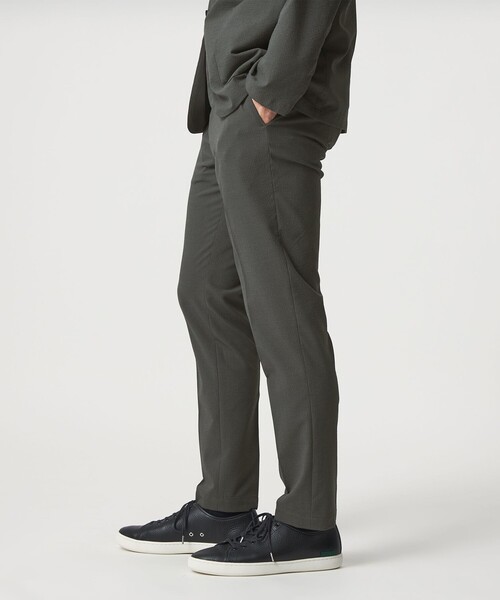 UNITED ARROWS(ユナイテッドアローズ)の「ライトサッカー ノープリーツ テーパードパンツ UA COZY ウォッシャブル 2WAYストレッチ(スラックス・メンズ・オリーブ/ネイビー・L/XL/M/S/XXL)」の4枚目の写真