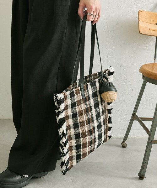 ear PAPILLONNER(イアパピヨネ)の「【Jhuri Shate (ジュリシャテ)】ラグトートバッグ(トートバッグ・レディース・ピンク/ブルー/ブラック・FREE)」の6枚目の写真