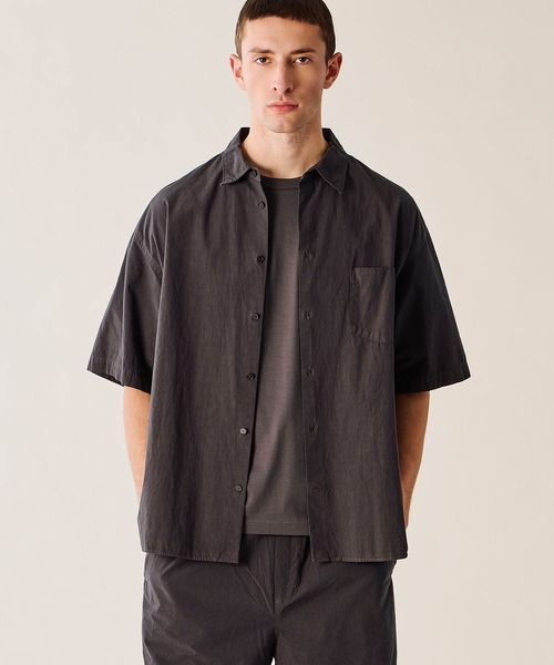 ORCIVAL(オーシバル)の「ORCIVAL | ガーメントダイ レギュラーカラー半袖シャツ MEN(シャツ/ブラウス・メンズ・オレンジ/イエロー/グレー系その他/ブラック系その他・5/4)」の2枚目の写真