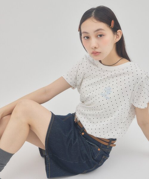 DISCOAT(ディスコート)の「【umm.】ドット刺繍ロゴ半袖Tシャツ(Tシャツ/カットソー・レディース・オフホワイト/ブラック・FREE)」の6枚目の写真