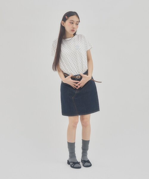 DISCOAT(ディスコート)の「【umm.】ドット刺繍ロゴ半袖Tシャツ(Tシャツ/カットソー・レディース・オフホワイト/ブラック・FREE)」の7枚目の写真