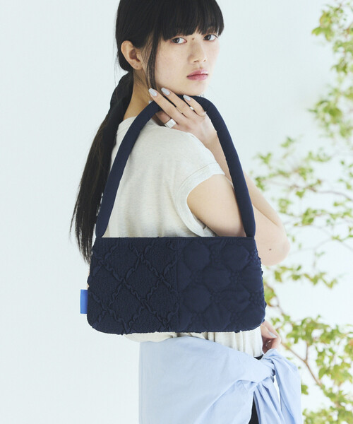 Firsthand(ファーストハンド)の「Firsthand/ファーストハンド フラワーキルト パッチワーク ワンハンドルバッグ(ハンドバッグ・レディース・ブラック/ネイビー/ブラウン/ホワイト・ONE SIZE)」の4枚目の写真