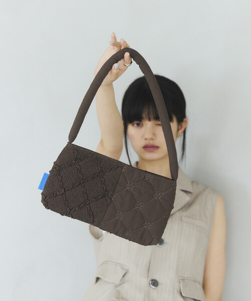Firsthand(ファーストハンド)の「Firsthand/ファーストハンド フラワーキルト パッチワーク ワンハンドルバッグ(ハンドバッグ・レディース・ブラック/ネイビー/ブラウン/ホワイト・ONE SIZE)」の3枚目の写真