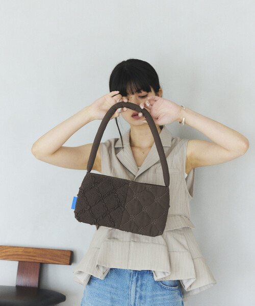Firsthand(ファーストハンド)の「Firsthand/ファーストハンド フラワーキルト パッチワーク ワンハンドルバッグ(ハンドバッグ・レディース・ブラック/ネイビー/ブラウン/ホワイト・ONE SIZE)」の9枚目の写真