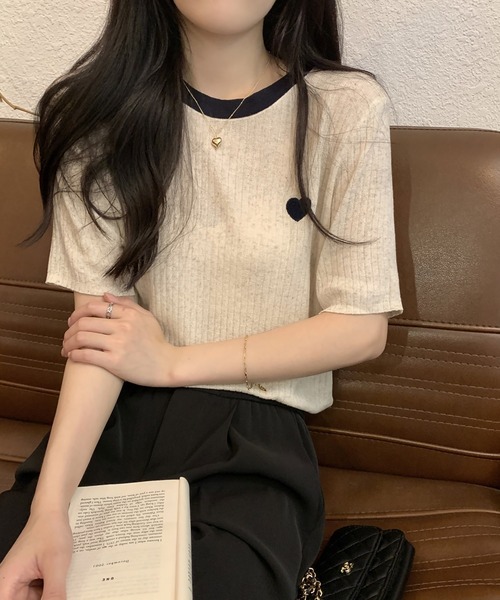 LAFFMO(ラフモ)の「ハート刺繍バイカラーリブTシャツ(Tシャツ/カットソー・レディース・ベージュ/ネイビー・F)」の6枚目の写真