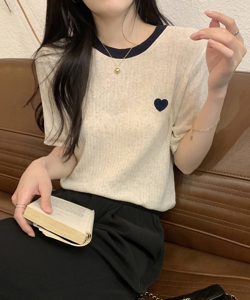 LAFFMO(ラフモ)の「ハート刺繍バイカラーリブTシャツ(Tシャツ/カットソー・レディース・ベージュ/ネイビー・F)」の7枚目の写真