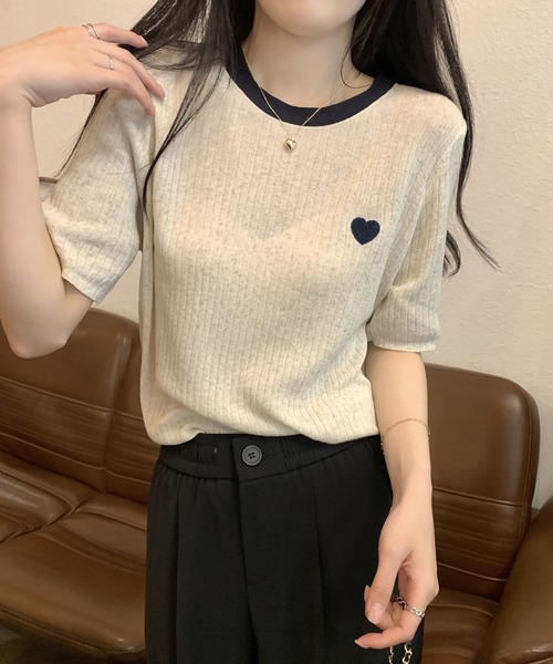 LAFFMO(ラフモ)の「ハート刺繍バイカラーリブTシャツ(Tシャツ/カットソー・レディース・ベージュ/ネイビー・F)」の9枚目の写真