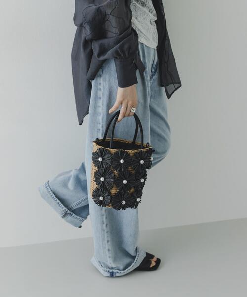 RODE SKO(ロデスコ)の「フラワーモチーフ雑材2WAYバッグ(ショルダーバッグ・レディース・ブラック/ベージュ・-)」の4枚目の写真