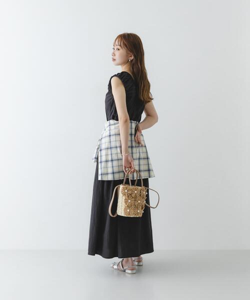 RODE SKO(ロデスコ)の「フラワーモチーフ雑材2WAYバッグ(かごバッグ・レディース・ブラック/ベージュ・-)」の11枚目の写真