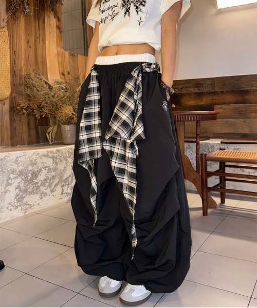 &soiree(アンドソワレ)の「チェックベルト付きウエストレイヤードボリュームパンツ(その他パンツ・レディース・ブラック・SMALL/MEDIUM/LARGE/X-LARGE)」の4枚目の写真