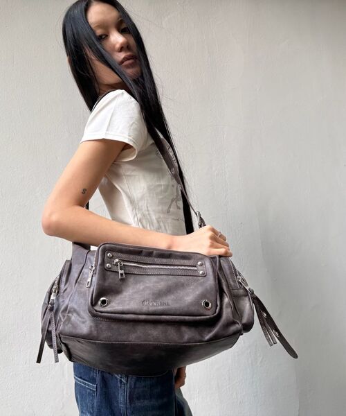 BLACKPURPLE（ブラックパープル）の「マキシマルコバッグ_アッシュカーキ Maxi Marco Bag_Ash Khaki（ショルダーバッグ・レディース・カーキ・FREE）」の18枚目の写真