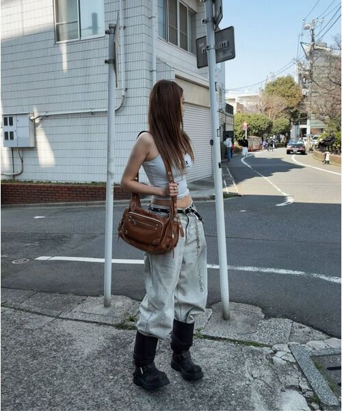 BLACKPURPLE（ブラックパープル）の「マキシマルコバッグ_アッシュカーキ Maxi Marco Bag_Ash Khaki（ショルダーバッグ・レディース・カーキ・FREE）」の21枚目の写真