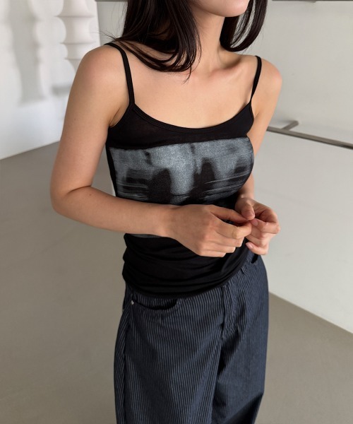 4INT.(フォイント)の「【インナー / 単独着用】ぼかし プリント クロップド キャミソール(キャミソール・レディース・ホワイト/ブラック・FREE)」の14枚目の写真