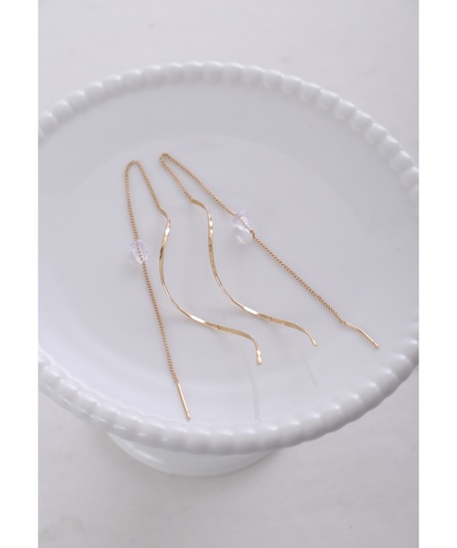 sugar nine(シュガーナイン)の「ゴールドツイストラインピアス(ピアス(両耳用)・レディース・ゴールド・ONE SIZE)」の3枚目の写真
