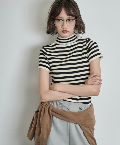 THE YOn(ザヨン)の「ハーフスリーブモックネックニットトップス(ニット/セーター・レディース・ブラック/ホワイト×ブラック/ブラウン/アイボリー・FREE)」の5枚目の写真