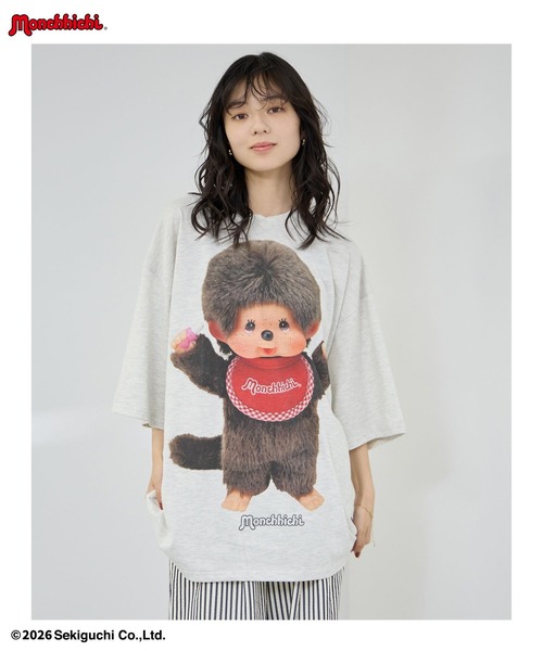 Mac-House(マックハウス)の「【 Monchhichi / モンチッチ 】 ルーズシルエットフォトTシャツ アクリルホルダーキー付き(Tシャツ/カットソー・レディース・チャコール/グレイッシュブルー/オートミール・FREE)」の10枚目の写真