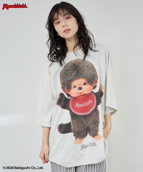 Mac-House(マックハウス)の「【 Monchhichi / モンチッチ 】 ルーズシルエットフォトTシャツ アクリルホルダーキー付き(Tシャツ/カットソー・レディース・チャコール/グレイッシュブルー/オートミール・FREE)」の11枚目の写真