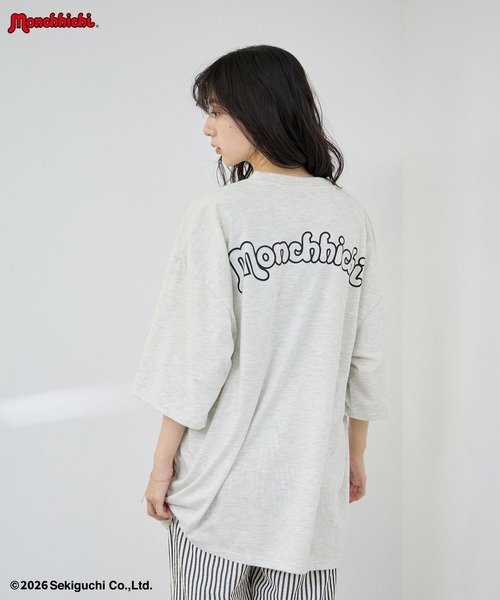 Mac-House(マックハウス)の「【 Monchhichi / モンチッチ 】 ルーズシルエットフォトTシャツ アクリルホルダーキー付き(Tシャツ/カットソー・レディース・チャコール/グレイッシュブルー/オートミール・FREE)」の13枚目の写真