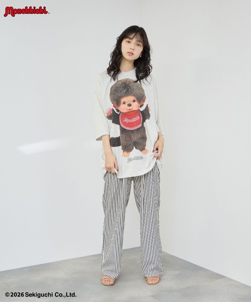 Mac-House(マックハウス)の「【 Monchhichi / モンチッチ 】 ルーズシルエットフォトTシャツ アクリルホルダーキー付き(Tシャツ/カットソー・レディース・チャコール/グレイッシュブルー/オートミール・FREE)」の16枚目の写真