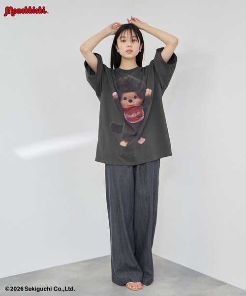 Mac-House(マックハウス)の「【 Monchhichi / モンチッチ 】 ルーズシルエットフォトTシャツ アクリルホルダーキー付き(Tシャツ/カットソー・レディース・チャコール/グレイッシュブルー/オートミール・FREE)」の20枚目の写真