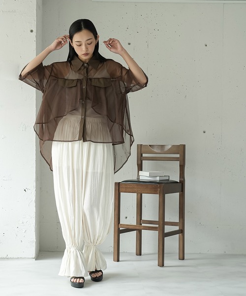 mili an deni(ミリアンデニ)の「ティアードシアーブラウス(シャツ/ブラウス・レディース・オフホワイト/ブラウン/ブラック・M)」の16枚目の写真