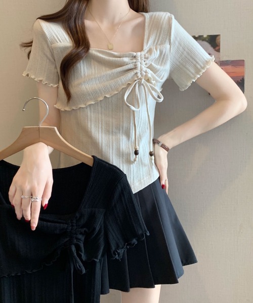 2ly2(トゥーリートゥー)の「スクエアネック×ギャザーデザイントップス(Tシャツ/カットソー・レディース・ベージュ/ブラック・FREE)」の15枚目の写真