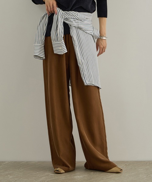 SALON adam et rope'（サロン アダム エ ロペ）の「GENTLE SILK パンツ / セットアップ対応・新色追加（シャツ/ブラウス・レディース・ブラック/ブラウン・S/M）」の2枚目の写真