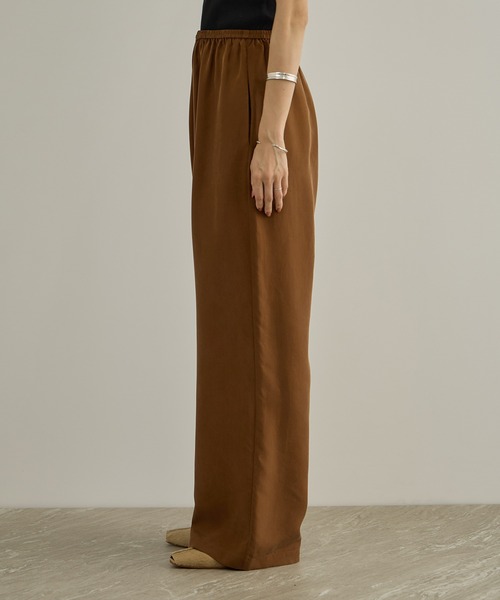 SALON adam et rope'（サロン アダム エ ロペ）の「GENTLE SILK パンツ / セットアップ対応・新色追加（シャツ/ブラウス・レディース・ブラック/ブラウン・S/M）」の17枚目の写真