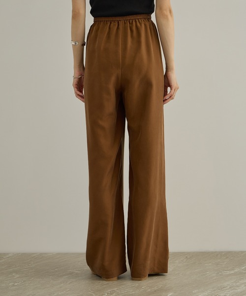 SALON adam et rope'（サロン アダム エ ロペ）の「GENTLE SILK パンツ / セットアップ対応・新色追加（シャツ/ブラウス・レディース・ブラック/ブラウン・S/M）」の18枚目の写真