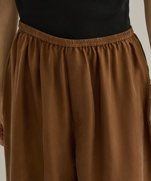 SALON adam et rope'（サロン アダム エ ロペ）の「GENTLE SILK パンツ / セットアップ対応・新色追加（シャツ/ブラウス・レディース・ブラック/ブラウン・S/M）」の20枚目の写真