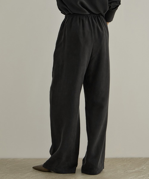 SALON adam et rope'（サロン アダム エ ロペ）の「GENTLE SILK パンツ / セットアップ対応・新色追加（シャツ/ブラウス・レディース・ブラック/ブラウン・S/M）」の3枚目の写真