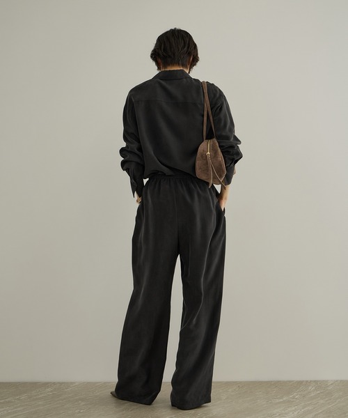 SALON adam et rope'（サロン アダム エ ロペ）の「GENTLE SILK パンツ / セットアップ対応・新色追加（シャツ/ブラウス・レディース・ブラック/ブラウン・S/M）」の5枚目の写真