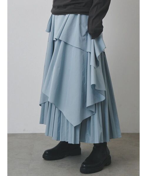 ELENDEEK(エレンディーク)の「ASYMMETRY PLEATS SK(スカート・レディース・チャコールグレー/ブルー・1/2)」の2枚目の写真