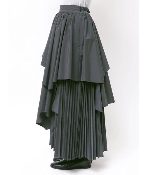ELENDEEK(エレンディーク)の「ASYMMETRY PLEATS SK(スカート・レディース・チャコールグレー/ブルー・1/2)」の9枚目の写真