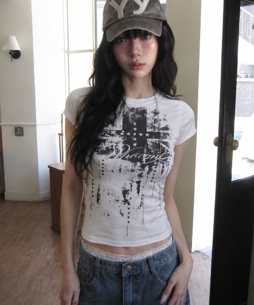 Achic(アシック)の「Y2KロゴプリントTシャツ(Tシャツ/カットソー・レディース・ホワイト/ホワイト系その他・M)」の2枚目の写真