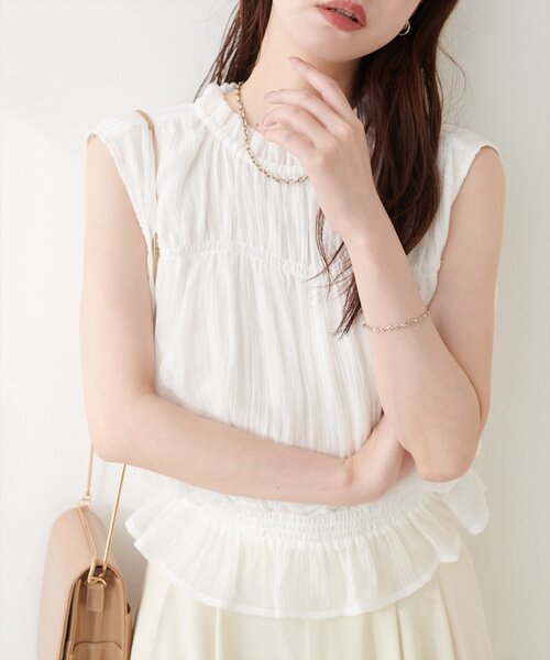natural couture（ナチュラルクチュール）の「胸シャーリングシアーノースリブラウス（シャツ/ブラウス・レディース・イエロー/オフホワイト/ドット・FREE）」の9枚目の写真