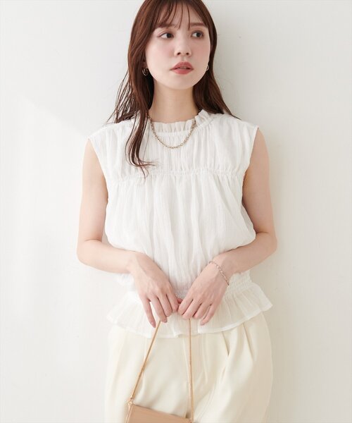 natural couture（ナチュラルクチュール）の「胸シャーリングシアーノースリブラウス（シャツ/ブラウス・レディース・イエロー/オフホワイト/ドット・FREE）」の11枚目の写真