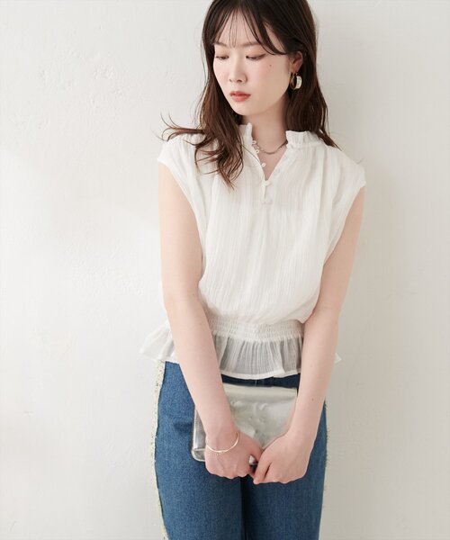 natural couture（ナチュラルクチュール）の「胸シャーリングシアーノースリブラウス（シャツ/ブラウス・レディース・イエロー/オフホワイト/ドット・FREE）」の13枚目の写真