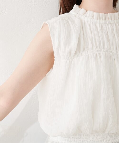 natural couture（ナチュラルクチュール）の「胸シャーリングシアーノースリブラウス（シャツ/ブラウス・レディース・イエロー/オフホワイト/ドット・FREE）」の22枚目の写真