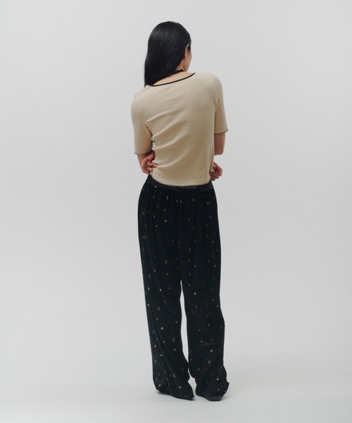 THINGS THAT MATTER(シングス ザット マター)の「STICKER PRINT VELOUR PANTS / ステッカー プリント ベロア パンツ(その他パンツ・レディース・ブラック×レッド/ブラック×イエロー・FREE)」の13枚目の写真