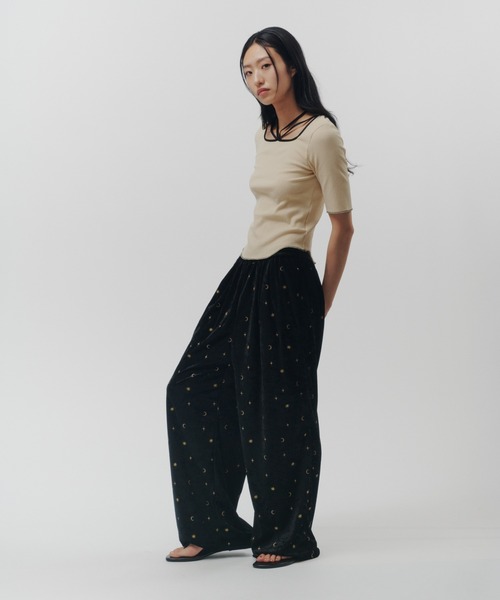 THINGS THAT MATTER(シングス ザット マター)の「STICKER PRINT VELOUR PANTS / ステッカー プリント ベロア パンツ(その他パンツ・レディース・ブラック×レッド/ブラック×イエロー・FREE)」の15枚目の写真