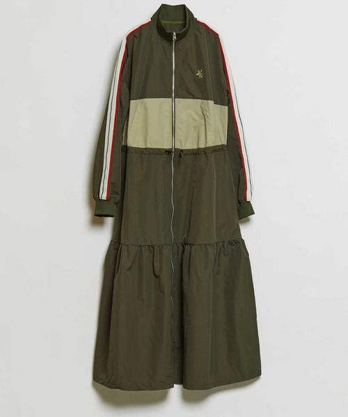 CONVERSE TOKYO(コンバーストウキョウ)の「SIDE LINE TRACK TIERED DRESS(ワンピース・レディース・ブラック/グレー/カーキ・FREE)」の3枚目の写真